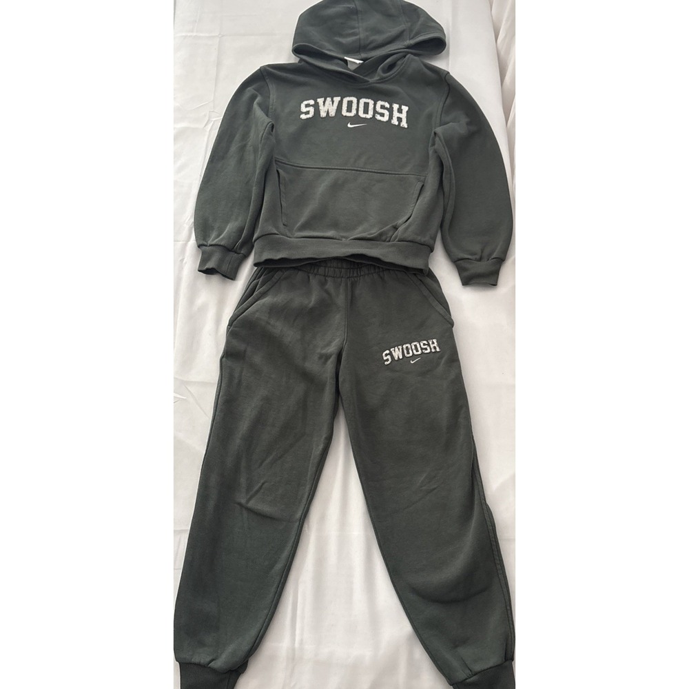 Nike Boys 2 Piece Sweatsuit Sage Green Swoosh Hoodie Joggers Set Size Small